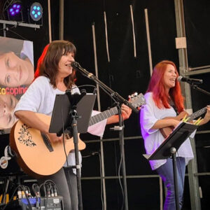 LES PHOTOCOPINES Un show Stéréo, avec Rozenn, chant/guitare et Lucie, Chant/ukulélé